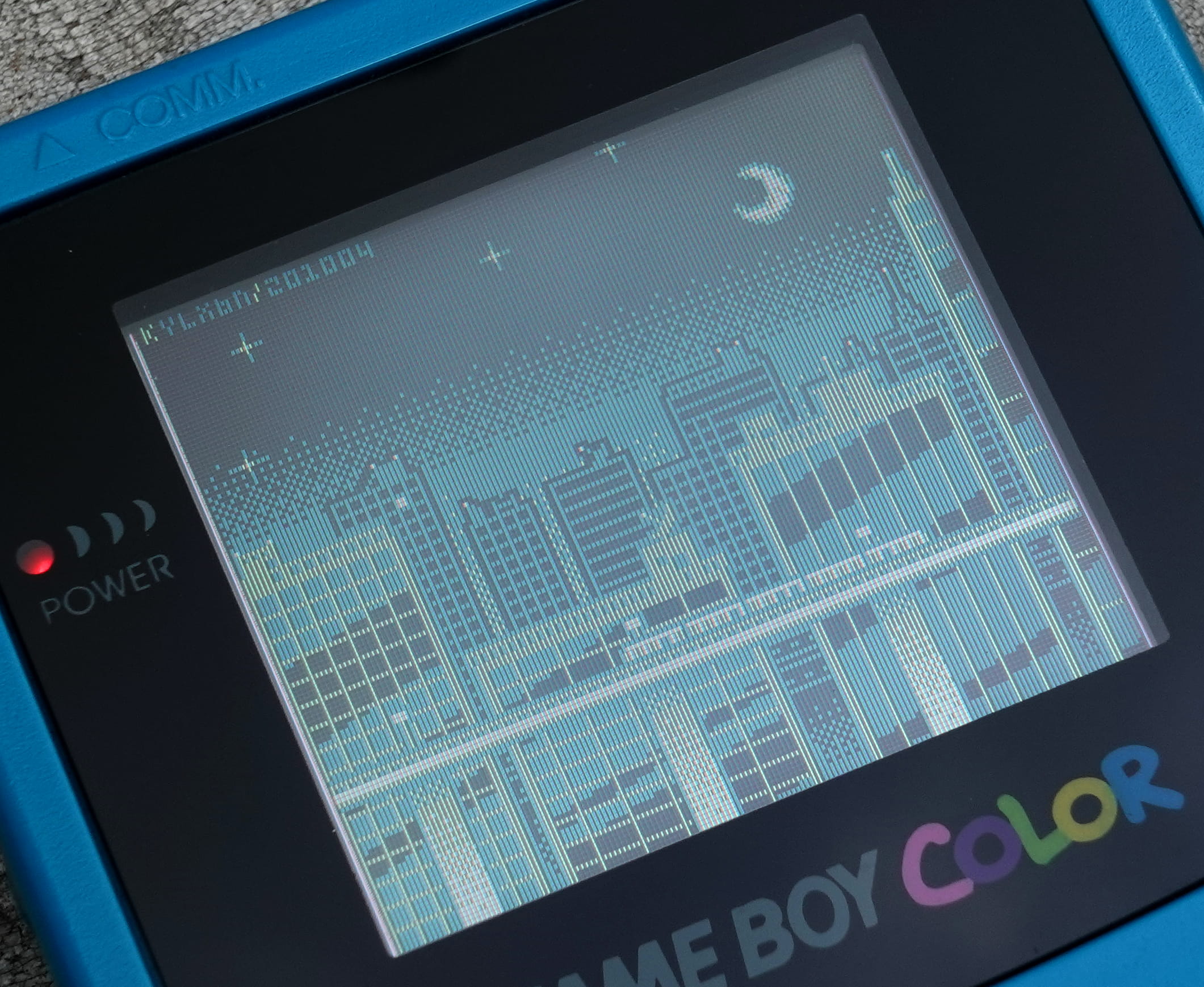 Bildo de Game Boy Color-ekrano montranta pikselan arton